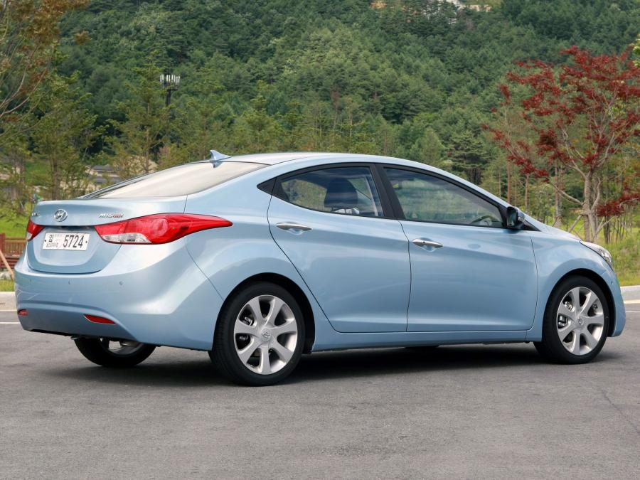  Hyundai Avante 2010 года  (фото 7 из 18)